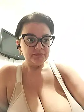 Snapshot of Madisonpalacio chatting on 07.25.26 Madisonpalacio online show from 07.25.26