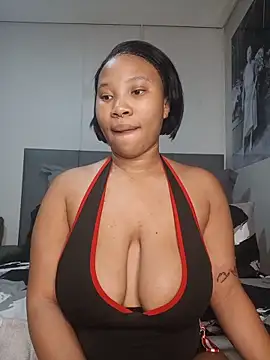 Snapshot of DrippinCaramelCutie chatting on 06.17.26 DrippinCaramelCutie online show from 06.17.26