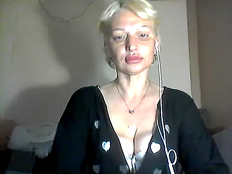 Snapshot of MaryJane441 chatting on 04.22.26 MaryJane441 online show from 04.22.26