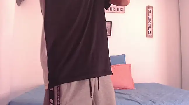 Snapshot of harrytomson_1 chatting on 12.02.24 harrytomson 1 online show from 12.02.24