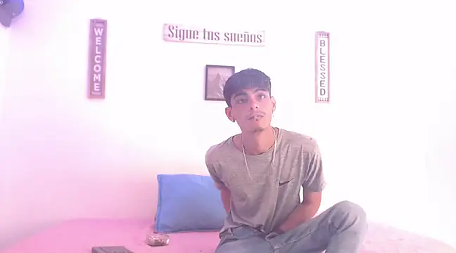 Snapshot of harrytomson_1 chatting on 12.15.24 harrytomson 1 online show from 12.15.24