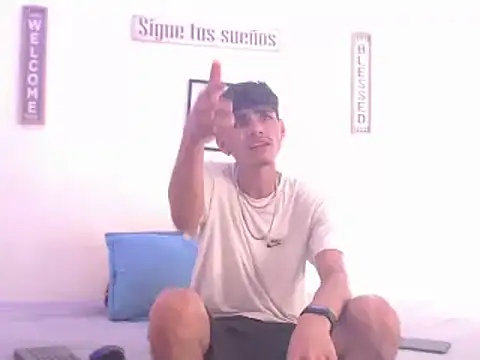 Snapshot of harrytomson_1 chatting on 01.06.25 harrytomson 1 online show from 01.06.25