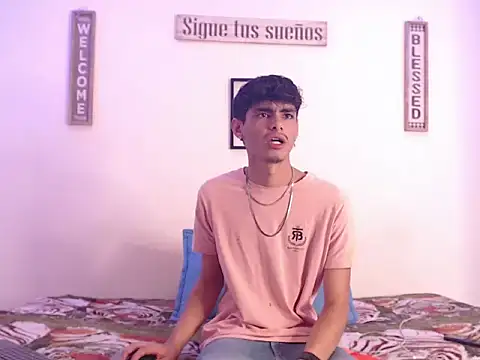 Snapshot of harrytomson_1 chatting on 01.18.25 harrytomson 1 online show from 01.18.25