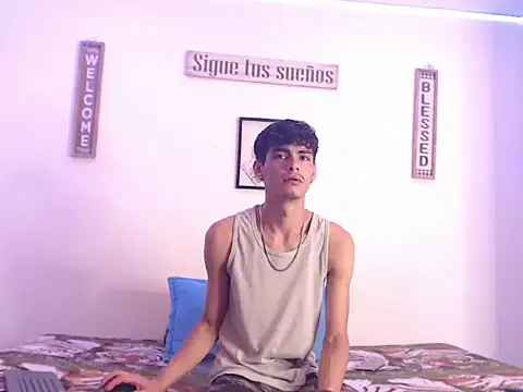 Snapshot of harrytomson_1 chatting on 01.21.25 harrytomson 1 online show from 01.21.25