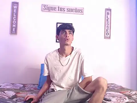 Snapshot of harrytomson_1 chatting on 01.24.25 harrytomson 1 online show from 01.24.25