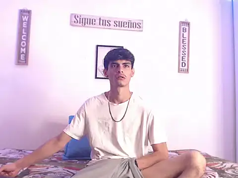 Snapshot of harrytomson_1 chatting on 01.24.25 harrytomson 1 online show from 01.24.25