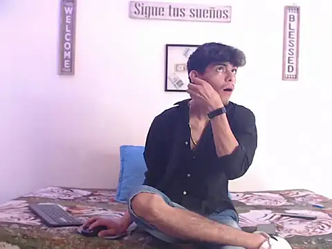 Snapshot of harrytomson_1 chatting on 01.25.25 harrytomson 1 online show from 01.25.25