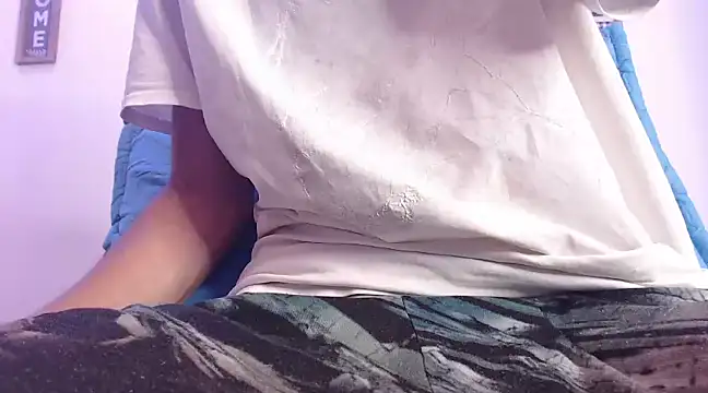 Snapshot of harrytomson_1 chatting on 02.15.25 harrytomson 1 online show from 02.15.25