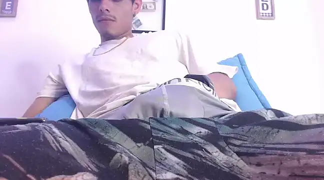 Snapshot of harrytomson_1 chatting on 02.18.25 harrytomson 1 online show from 02.18.25