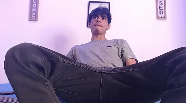 Snapshot of harrytomson_1 chatting on 03.10.25 harrytomson 1 online show from 03.10.25