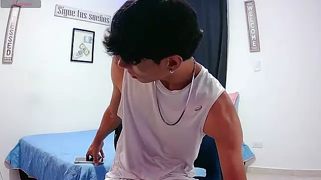 Snapshot of harrytomson_1 chatting on 10.14.25 harrytomson 1 online show from 10.14.25