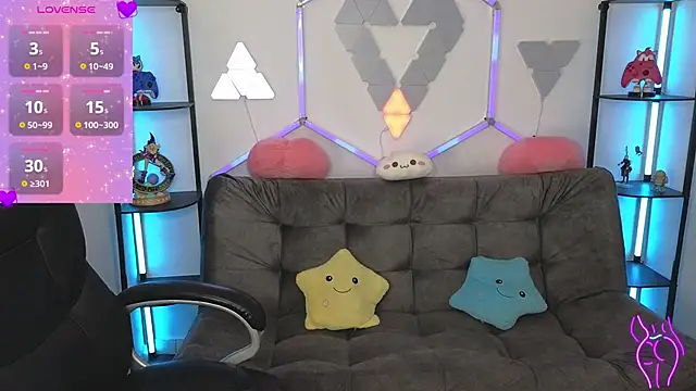 Snapshot of littlevixen18 chatting on 12.20.24 littlevixen18 online show from 12.20.24