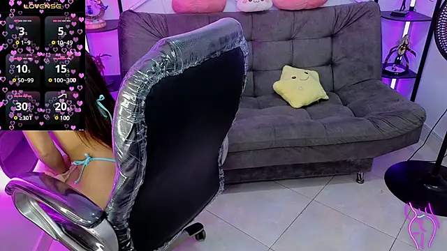 Snapshot of littlevixen18 chatting on 02.26.25 littlevixen18 online show from 02.26.25