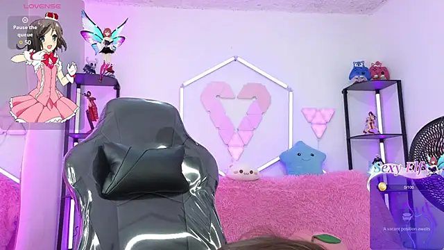 Snapshot of littlevixen18 chatting on 03.20.25 littlevixen18 online show from 03.20.25