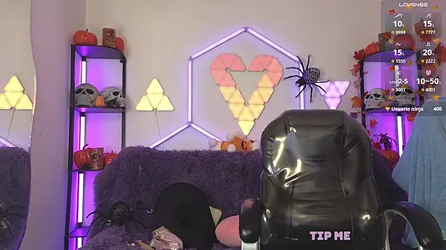 Snapshot of littlevixen18 chatting on 10.08.25 littlevixen18 online show from 10.08.25