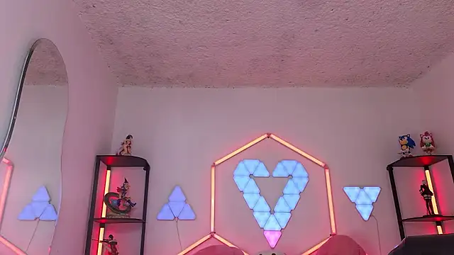 Snapshot of littlevixen18 chatting on 02.04.26 littlevixen18 online show from 02.04.26