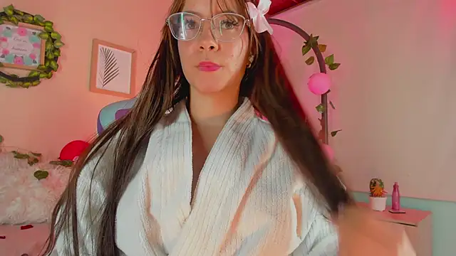 Snapshot of honey_fox1 chatting on 02.14.25 honey fox1 online show from 02.14.25