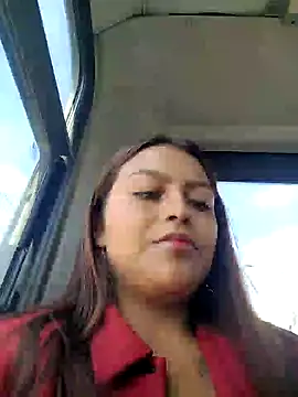 Snapshot of Fantasy-gil chatting on 12.13.24 Fantasy-gil online show from 12.13.24