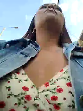 Snapshot of Fantasy-gil chatting on 12.21.24 Fantasy-gil online show from 12.21.24