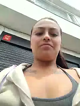 Snapshot of Fantasy-gil chatting on 03.13.25 Fantasy-gil online show from 03.13.25