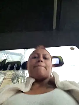 Snapshot of Fantasy-gil chatting on 09.15.25 Fantasy-gil online show from 09.15.25