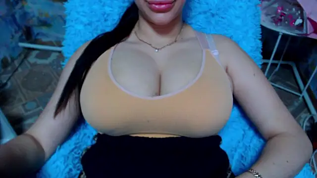 Snapshot of lovelyseu chatting on 11.15.25 lovelyseu online show from 11.15.25