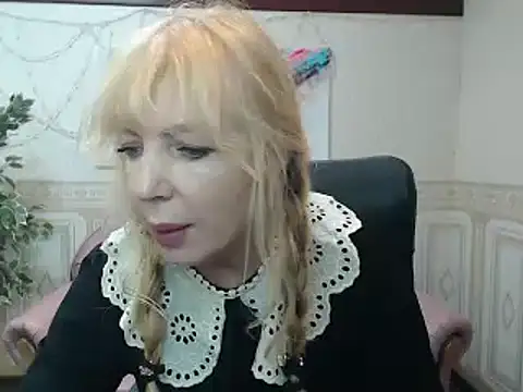 Anna Diax online show from 12.18.24