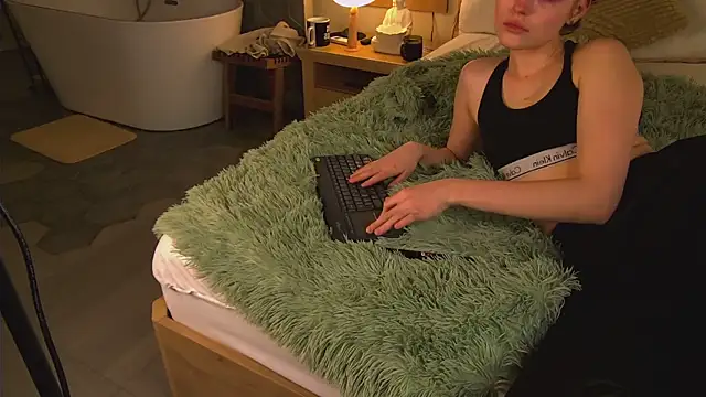 AshleyDouglas online show from 02.25.25