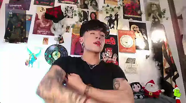 Snapshot of Mathew_stardust chatting on 12.28.24 Mathew stardust online show from 12.28.24