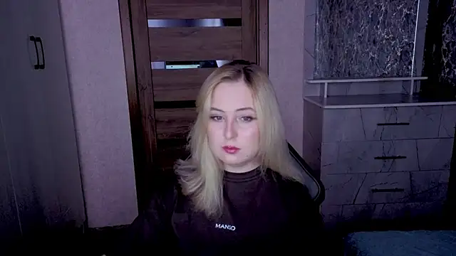 Snapshot of Kristy-Max chatting on 05.17.26 Kristy-Max online show from 05.17.26