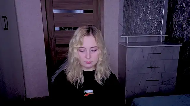 Snapshot of Kristy-Max chatting on 05.19.26 Kristy-Max online show from 05.19.26