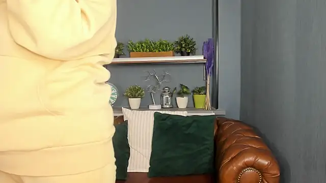 JesiaFoxi online show from 02.06.25