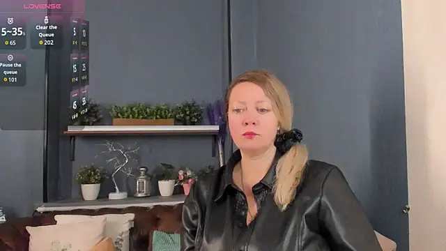 JesiaFoxi online show from 11.25.25