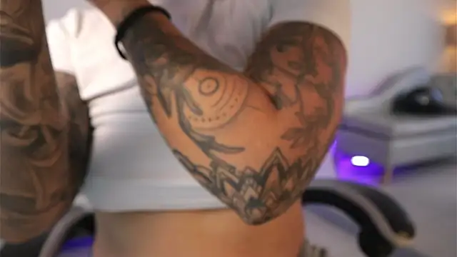 ashleyvalirya online show from 04.01.26