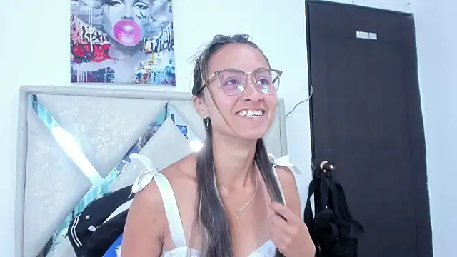 Snapshot of tatiana_valencia chatting on 04.22.26 tatiana valencia online show from 04.22.26
