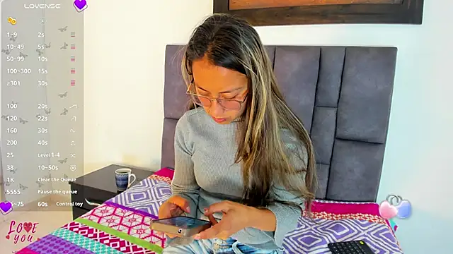 Snapshot of tatiana_valencia chatting on 05.20.26 tatiana valencia online show from 05.20.26