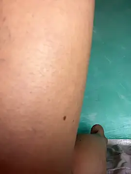 Snapshot of xMirana_ chatting on 10.29.25 xMirana online show from 10.29.25