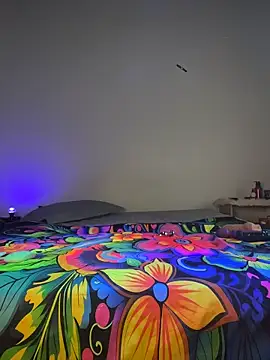 Snapshot of xMirana_ chatting on 11.30.25 xMirana online show from 11.30.25