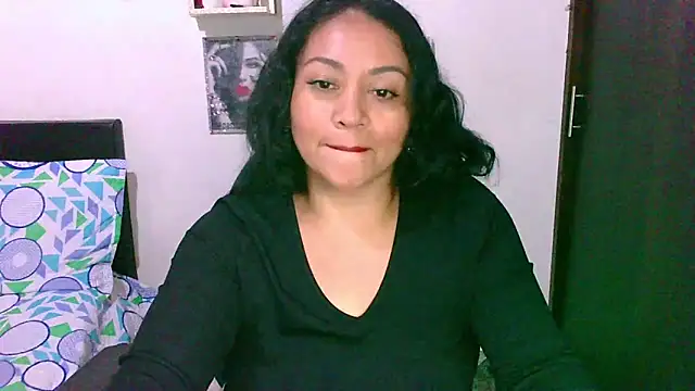 Snapshot of zaray_bella chatting on 02.02.26 zaray bella online show from 02.02.26