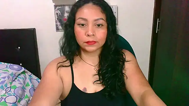 Snapshot of zaray_bella chatting on 04.18.26 zaray bella online show from 04.18.26