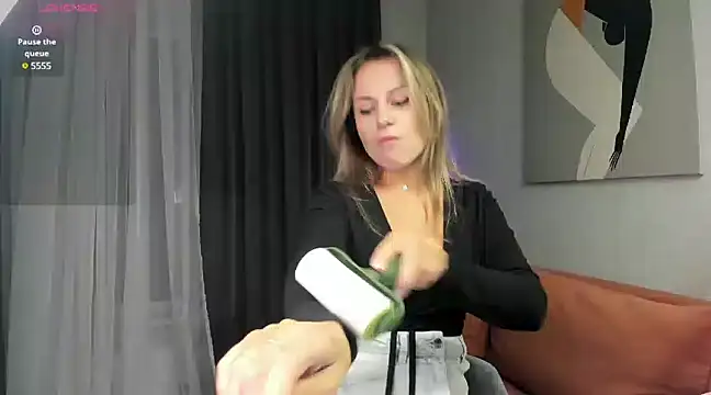  cometoseeme  online show from 12.08.24