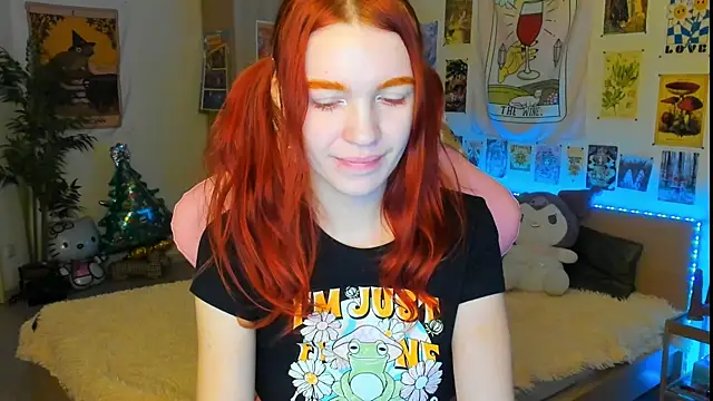 Snapshot of Sunny_Elly chatting on 12.29.24 Sunny Elly online show from 12.29.24