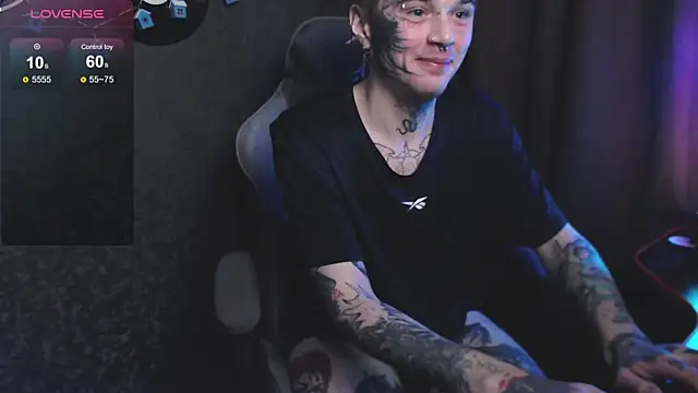 Snapshot of lonelycrystal chatting on 01.06.25 lonelycrystal online show from 01.06.25