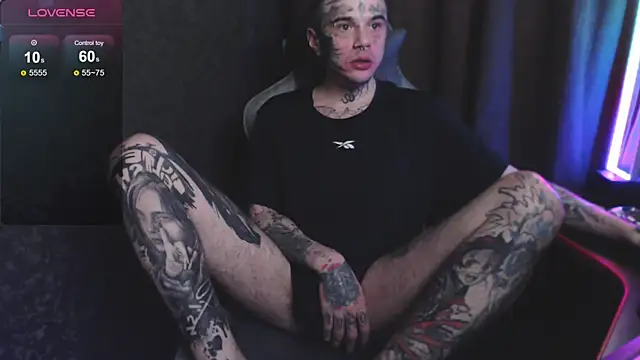 Snapshot of lonelycrystal chatting on 01.06.25 lonelycrystal online show from 01.06.25