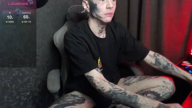 Snapshot of lonelycrystal chatting on 01.23.25 lonelycrystal online show from 01.23.25