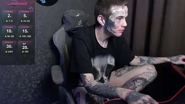 Snapshot of lonelycrystal chatting on 03.12.25 lonelycrystal online show from 03.12.25