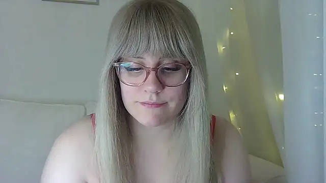 Snapshot of miramore chatting on 12.13.24 miramore online show from 12.13.24