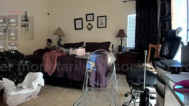 Peaches N Kreme online show from 01.10.25