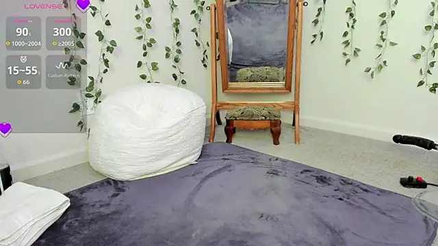 Peaches N Kreme online show from 04.13.26