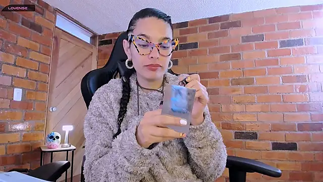 paulinabarnett- online show from 01.11.25